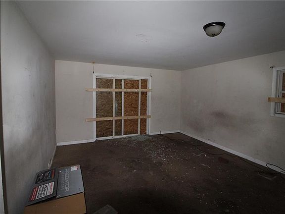 3rd image of 1845 N Milburn St
