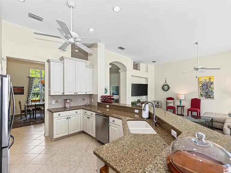 8003 Spring Marsh Dr — Photo 4