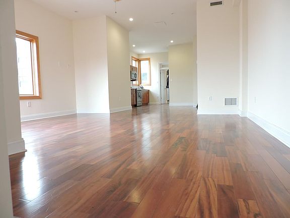 3rd image of 992 N 2nd St #Ii
