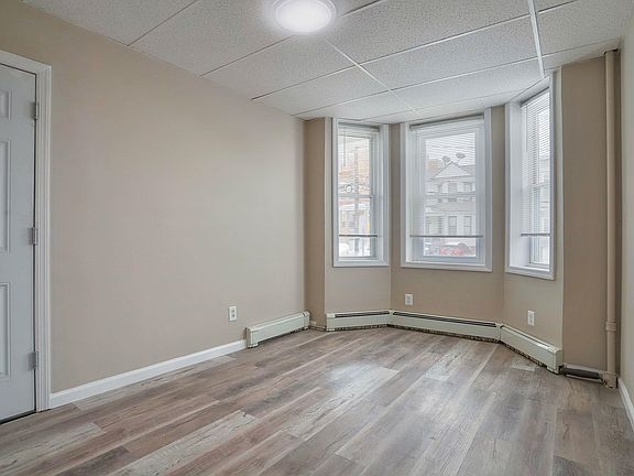 5th image of 76 Carlton Ave APT 5