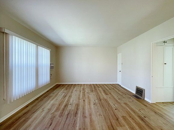 3rd image of 891 S Marengo Ave