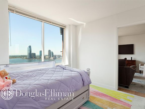 4th image of 400 Chambers St APT 28H