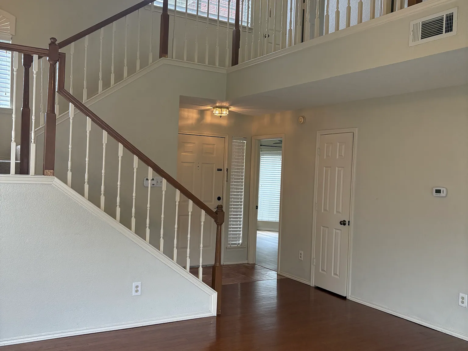 633 Raintree Cir — Photo 2