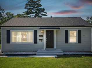 10743 Saint Matthew Ln, Saint Ann, MO 63074