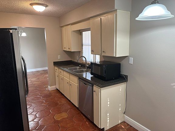 5th image of 745 Highland Dr