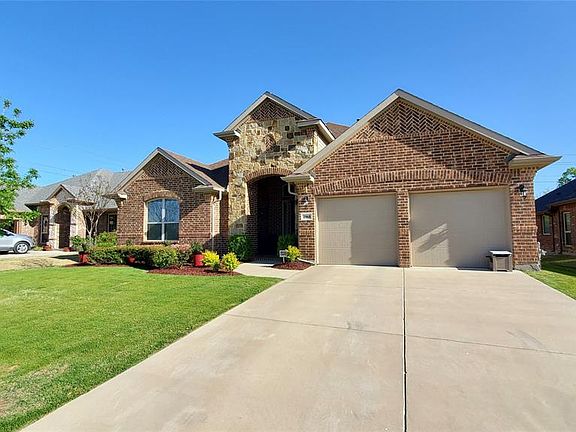 IMPRESSIVE BRICK DESIGN WITH STONE ACCENT FOR MAXIMUM DRIVE UP APPEAL .