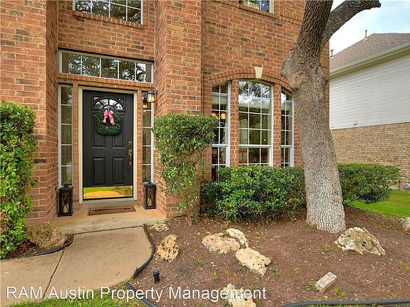 2nd image of 2703 Oakwood Glen Dr