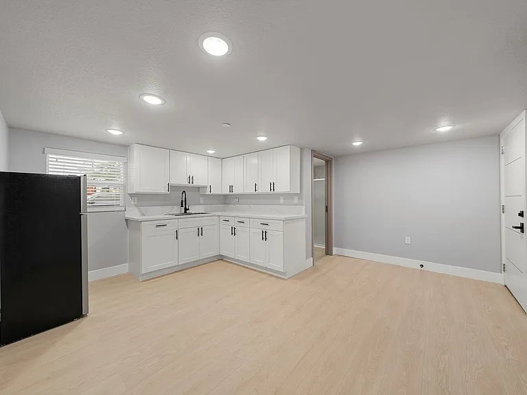 313 D St — Photo 13
