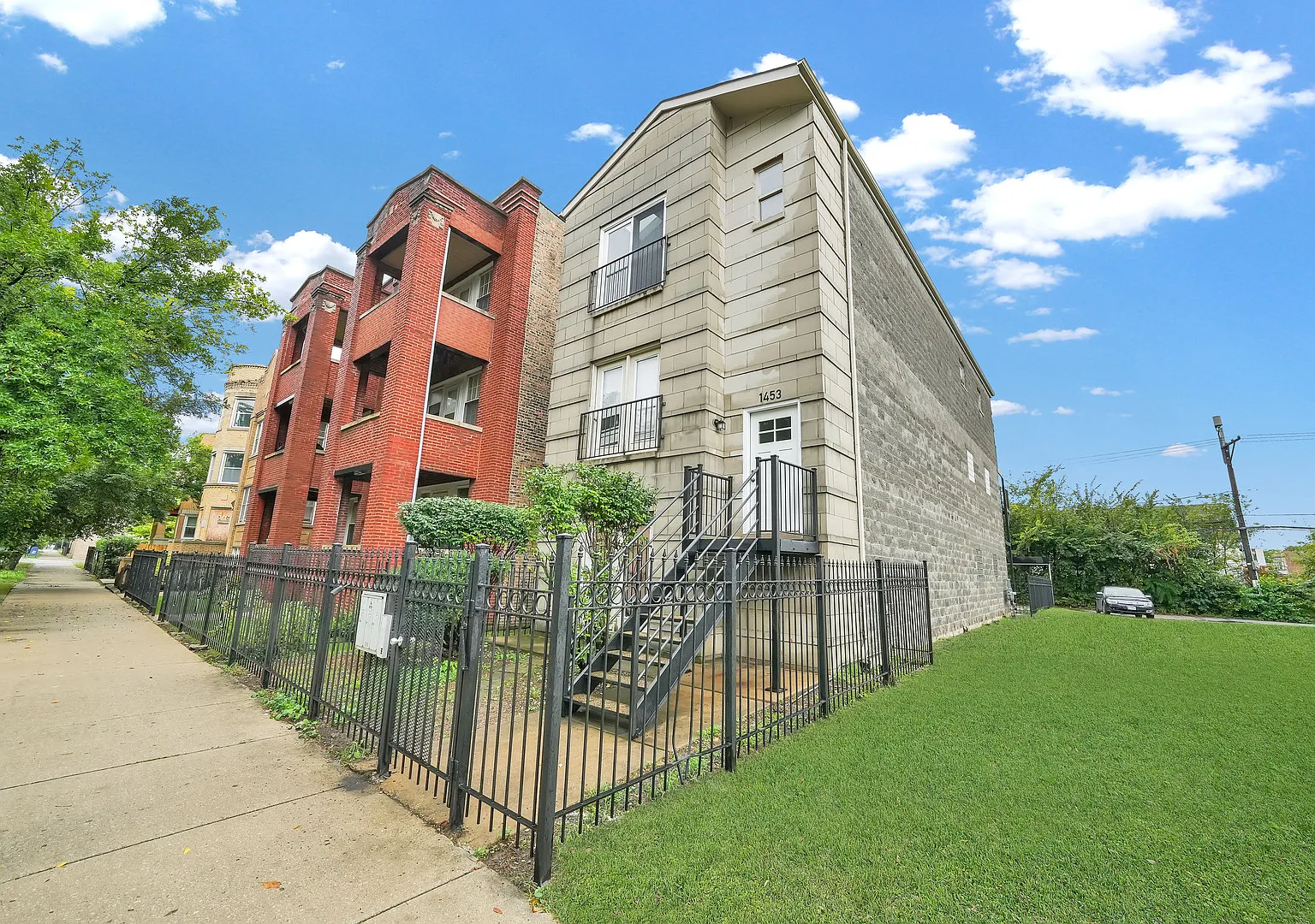 3 bed, 1250 sqft, $2,400 — Photo 1