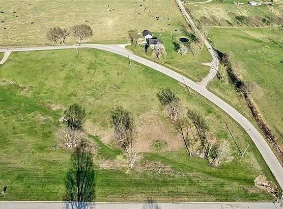 2nd image of 10809 Firefly Ln