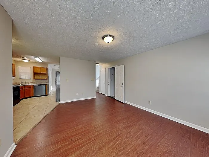 2277 Hampton Dr — Photo 3