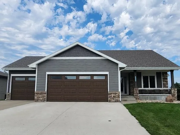 2802 Woodbine Ave, Yankton, SD 57078