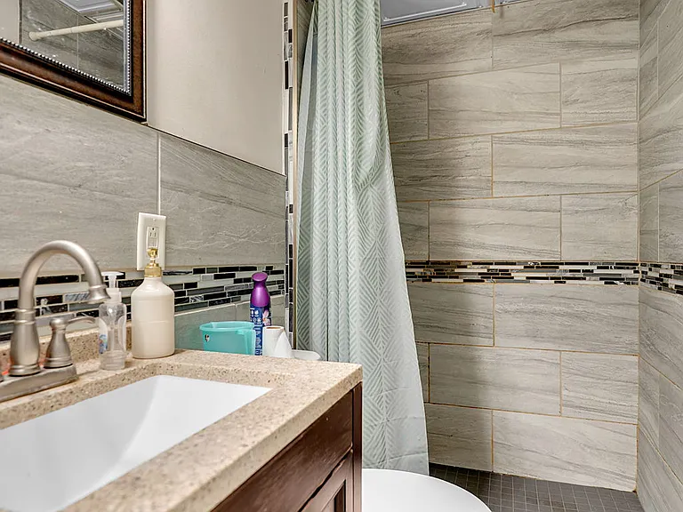 75 Montrose Ave #1 — Photo 5