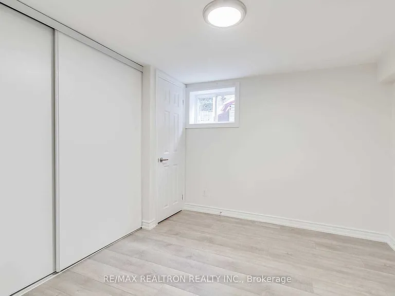 27 Highland Park Blvd — Photo 12