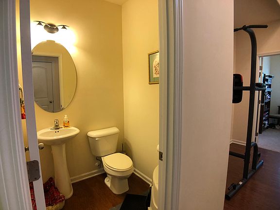 3rd image of 212 Station Dr
