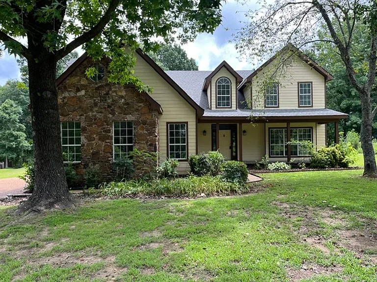 440 Blue Lake Dr — Photo 1