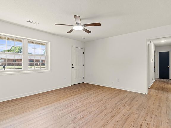 4th image of 320 Lawson Ave E