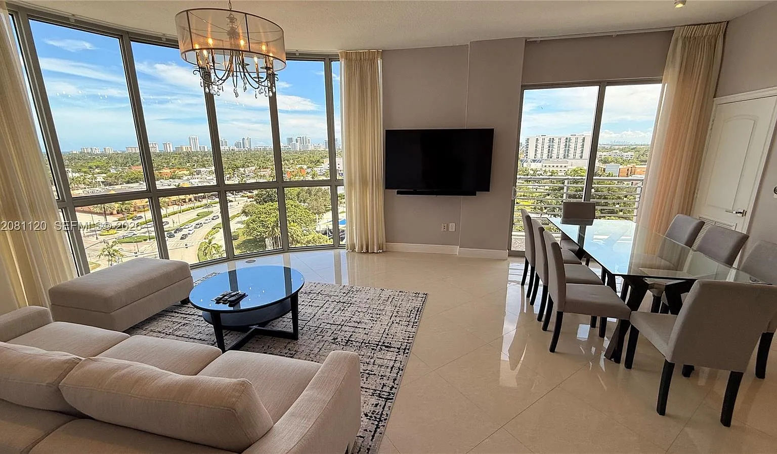 Radius Condo — Photo 1