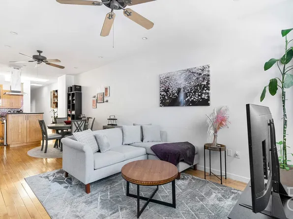 23-05 35th St, Astoria, NY 11105