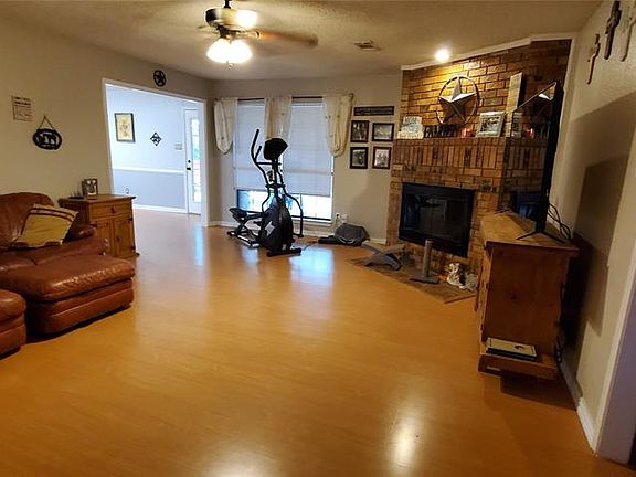 3rd image of 414 Creekside Dr