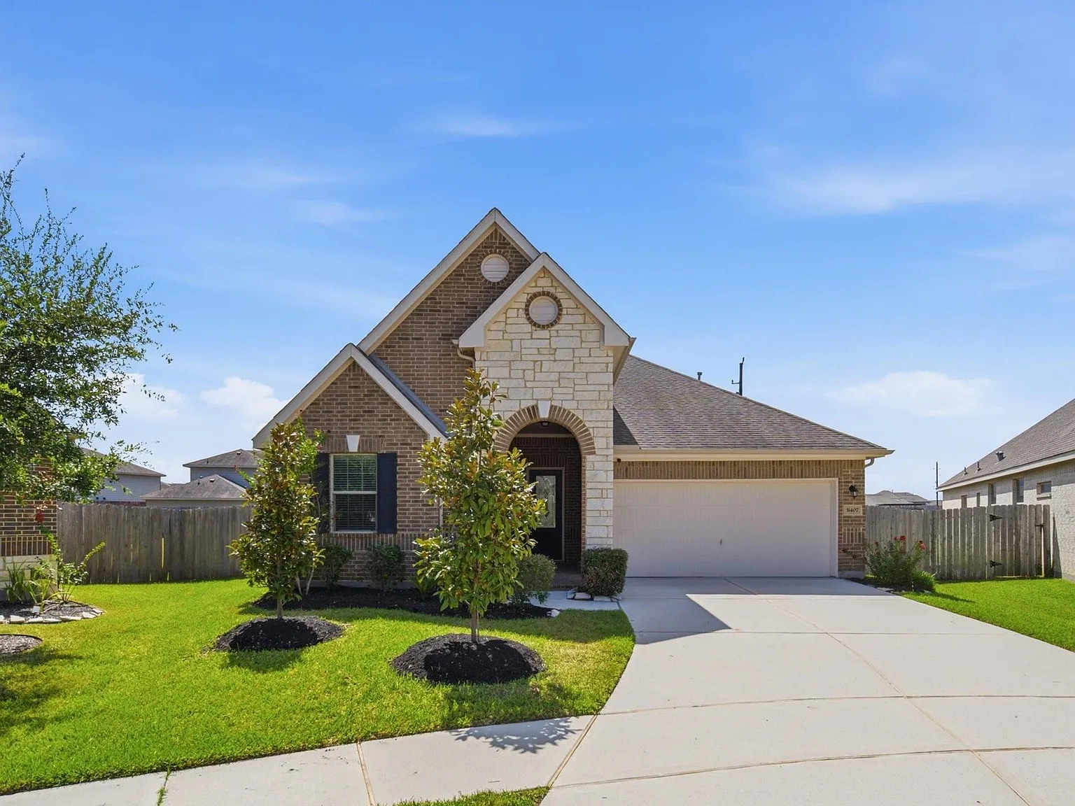 3 bed, 2.0 bath, 2113 sqft, $2,200 — Photo 1