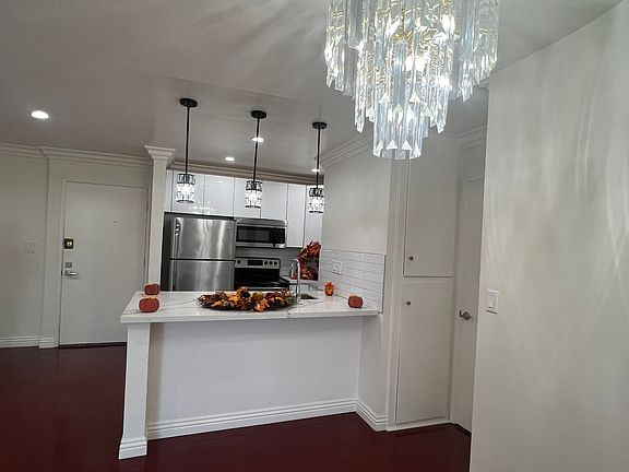 3rd image of 1440 Veteran Ave APT 513