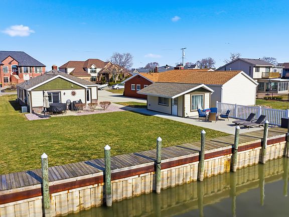 2nd image of 38310 Huron Pointe Dr