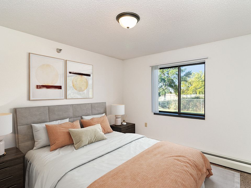 Hutchinson, MN Deer Park Apartments | 21A | Bedroom