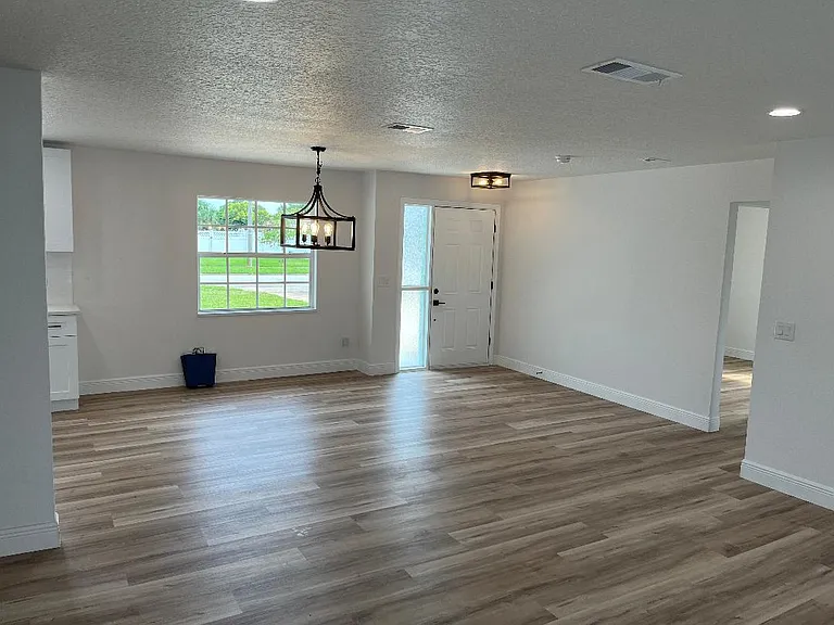 1385 S Harbor Dr — Photo 5