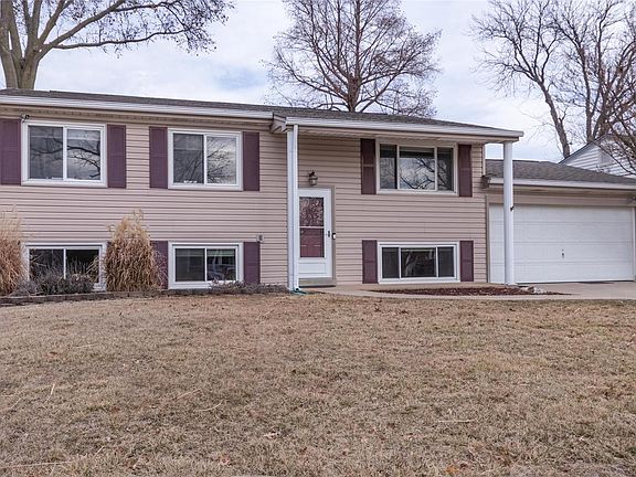 3rd image of 11975 Holly Brook Dr