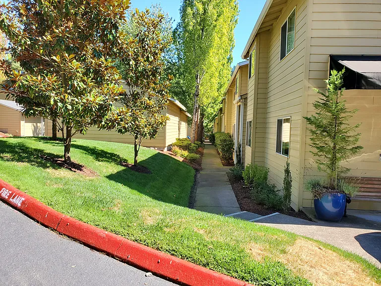 Wellington Estates — Photo 8