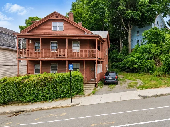9 Winthrop St, Worcester, MA 01604