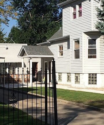 3rd image of 130 N 20th Ave