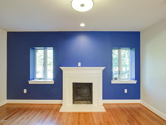 4th image of 2126 Village Dr APT 8