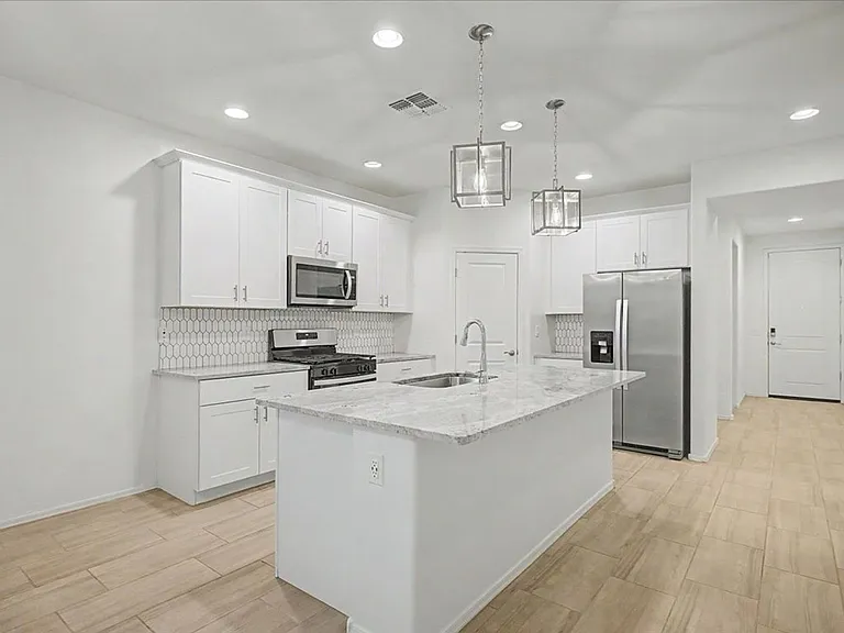 10315 W Robertson St — Photo 11