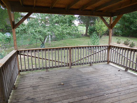 3rd image of 814 Elissa Dr