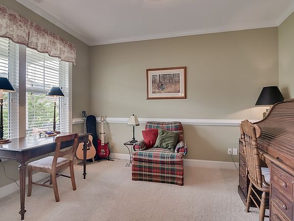 5th image of 872 Leyland Ln