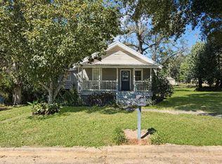 126 Village Ln, Attapulgus, GA 39815