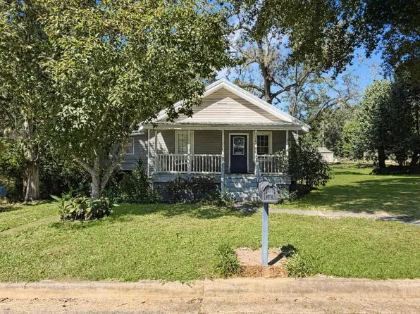 126 Village Ln, Attapulgus, GA 39815