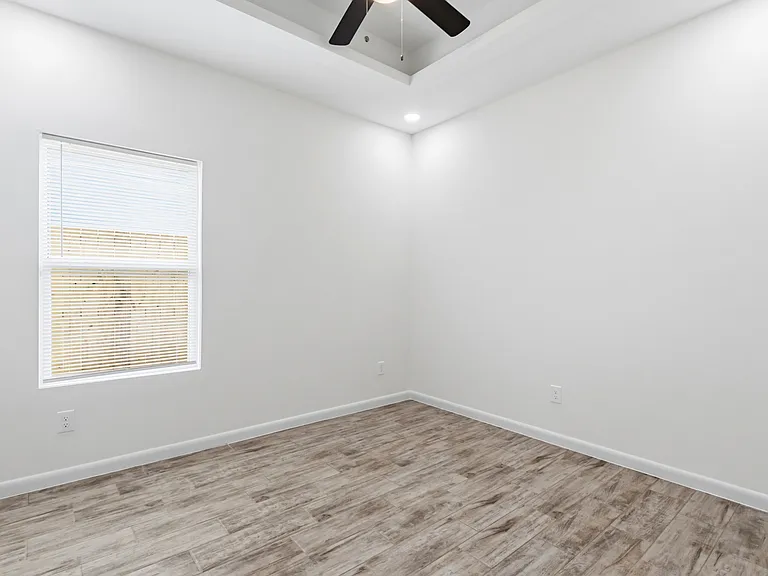11504 N 25th St #2 — Photo 4