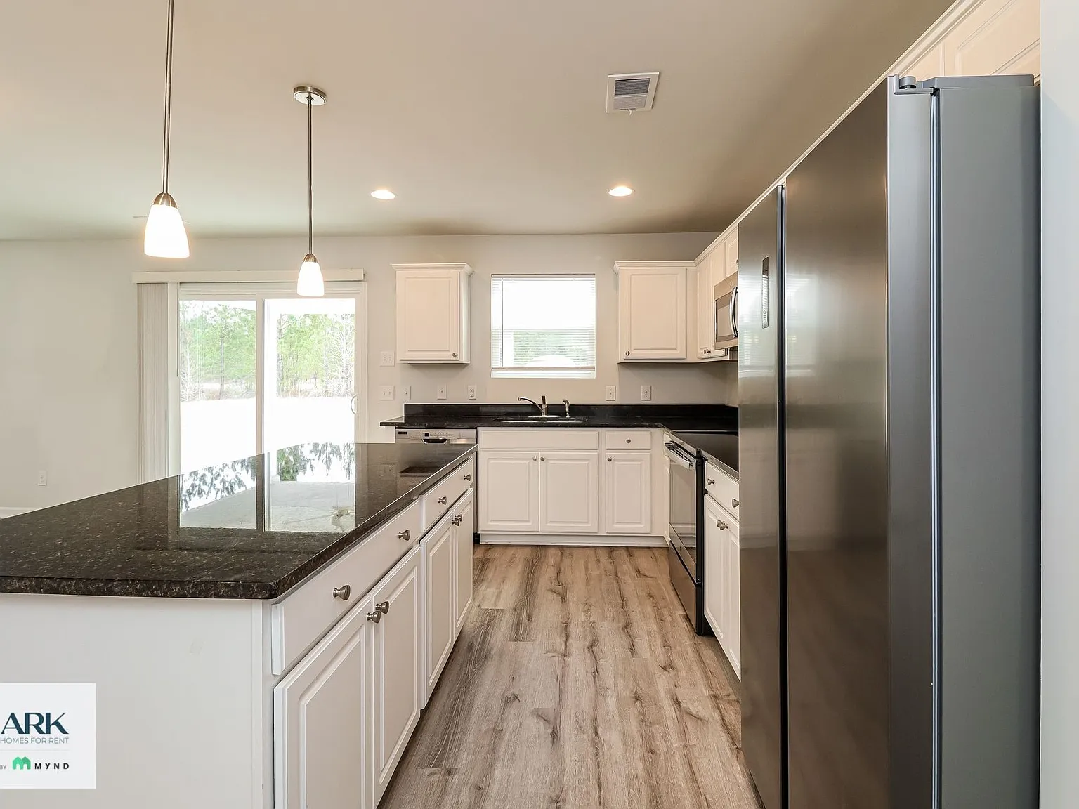 3 bed, 2.5 bath, 2431 sqft, $2,249 — Photo 4
