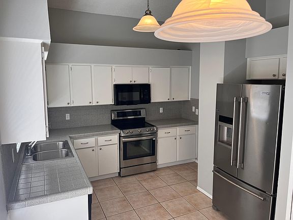 3rd image of 4706 Bloom Dr