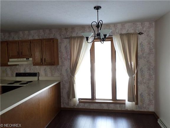 4th image of 142 Royal Crest Dr