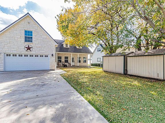2nd image of 4505 Wildwood Cir
