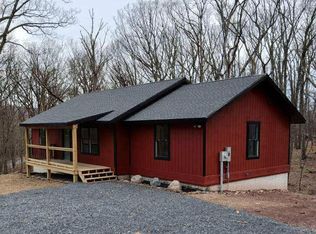 598 Honey Locust Ln, Great Cacapon, WV 25422