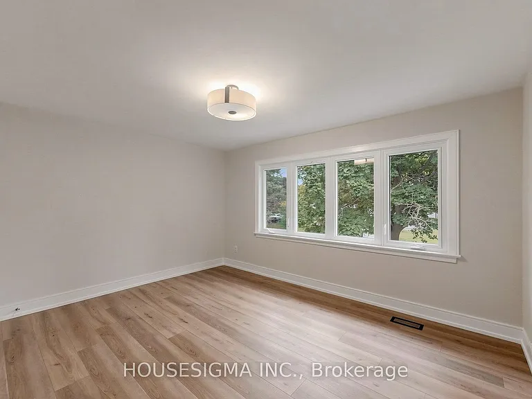 126 Woodward Ave — Photo 9