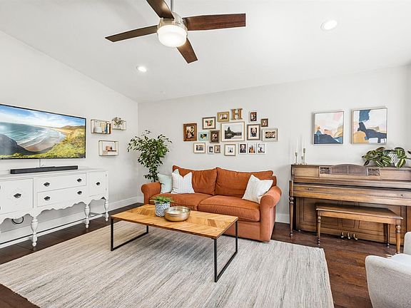 5th image of 327 Kiva Place