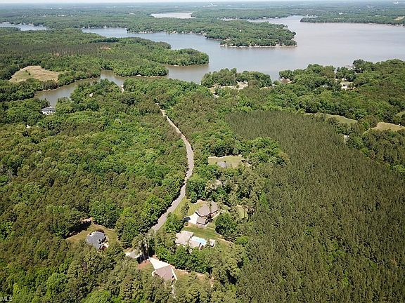 3rd image of 345 Riverwalk Dr