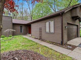 2429 Highpointe Dr, Kalamazoo, MI 49008