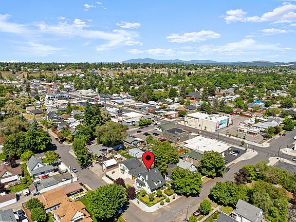 3rd image of 1028 W Chelan Ave